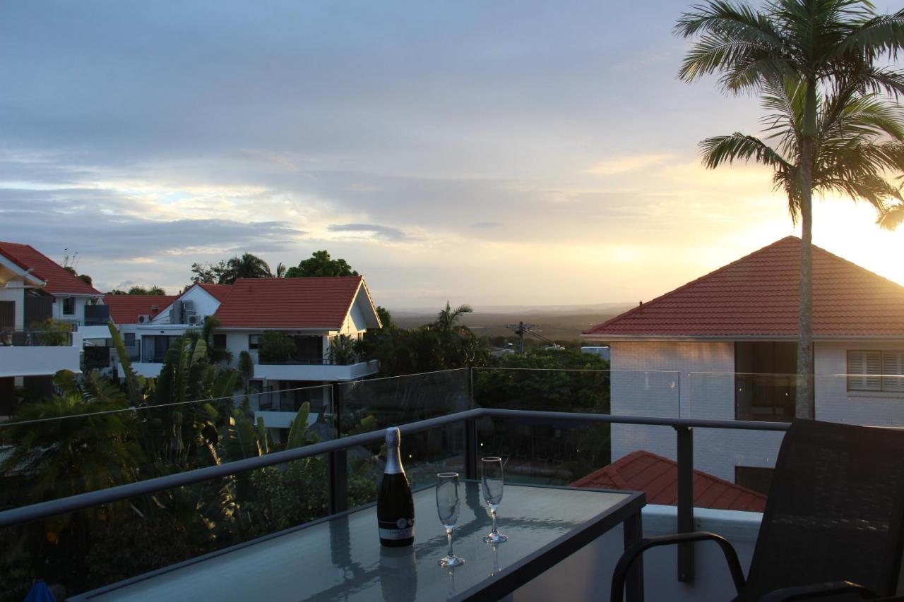 Haven on Noosa Hill - sunset views, pools, spa Buitenkant foto