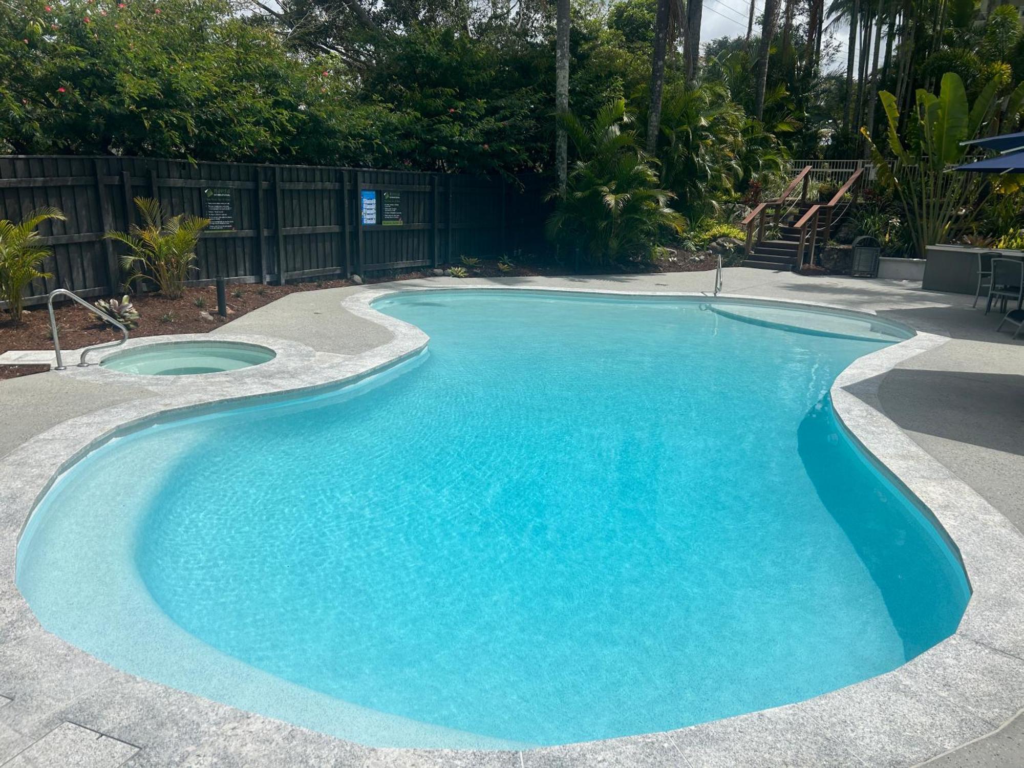 Haven on Noosa Hill - sunset views, pools, spa Buitenkant foto